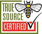 A certificação True Source Honey® rastreia o mel até a colméia para que o consumidor possa ter certeza de que o mel não é falso ou impuro e que o país de origem no rótulo está correto.